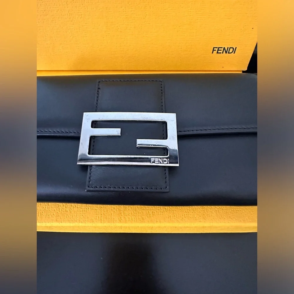 FENDI BAGUETTE WALLET PRISTINE CONDITION